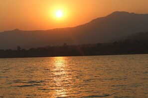 Basic Room, 1 Double Bed, Smoking, Lake View | Lake view