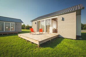 家庭單棟房屋 | 露台/庭院