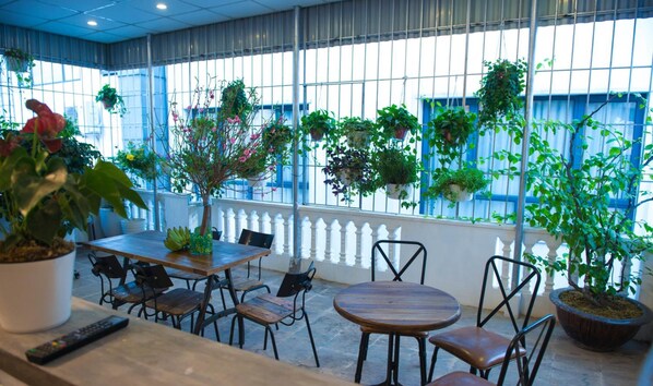 Breakfast, lunch, dinner served; local and international cuisine  - The Chi Novel Hostel (Hanoi)