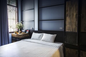 Novel Private Double or Twin Room | In-room safe, blackout curtains, soundproofing, free WiFi - The Chi Novel Hostel (Hanoi)
