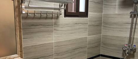 Standard Twin Room | Bathroom