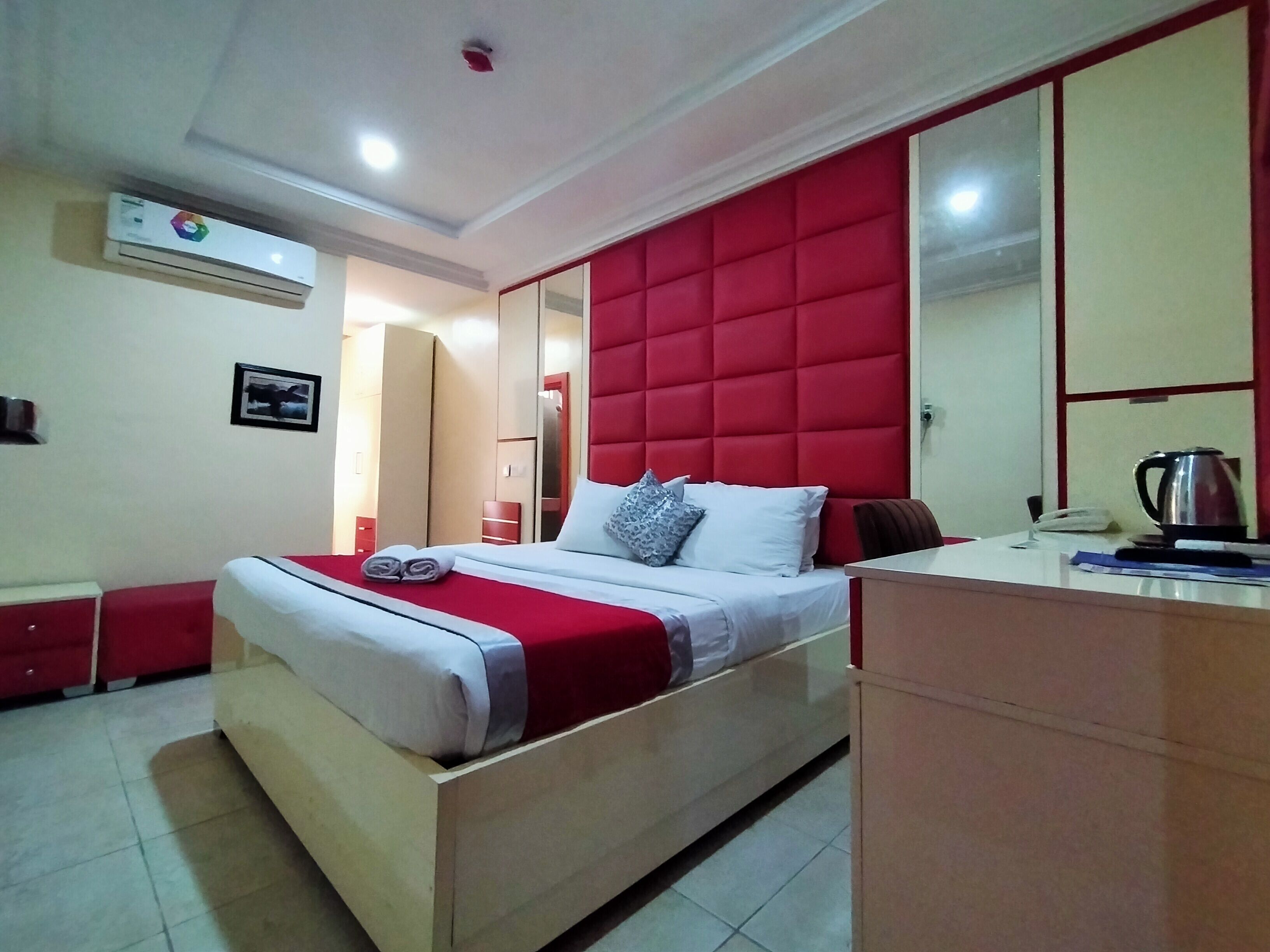 Free WiFi, bed sheets