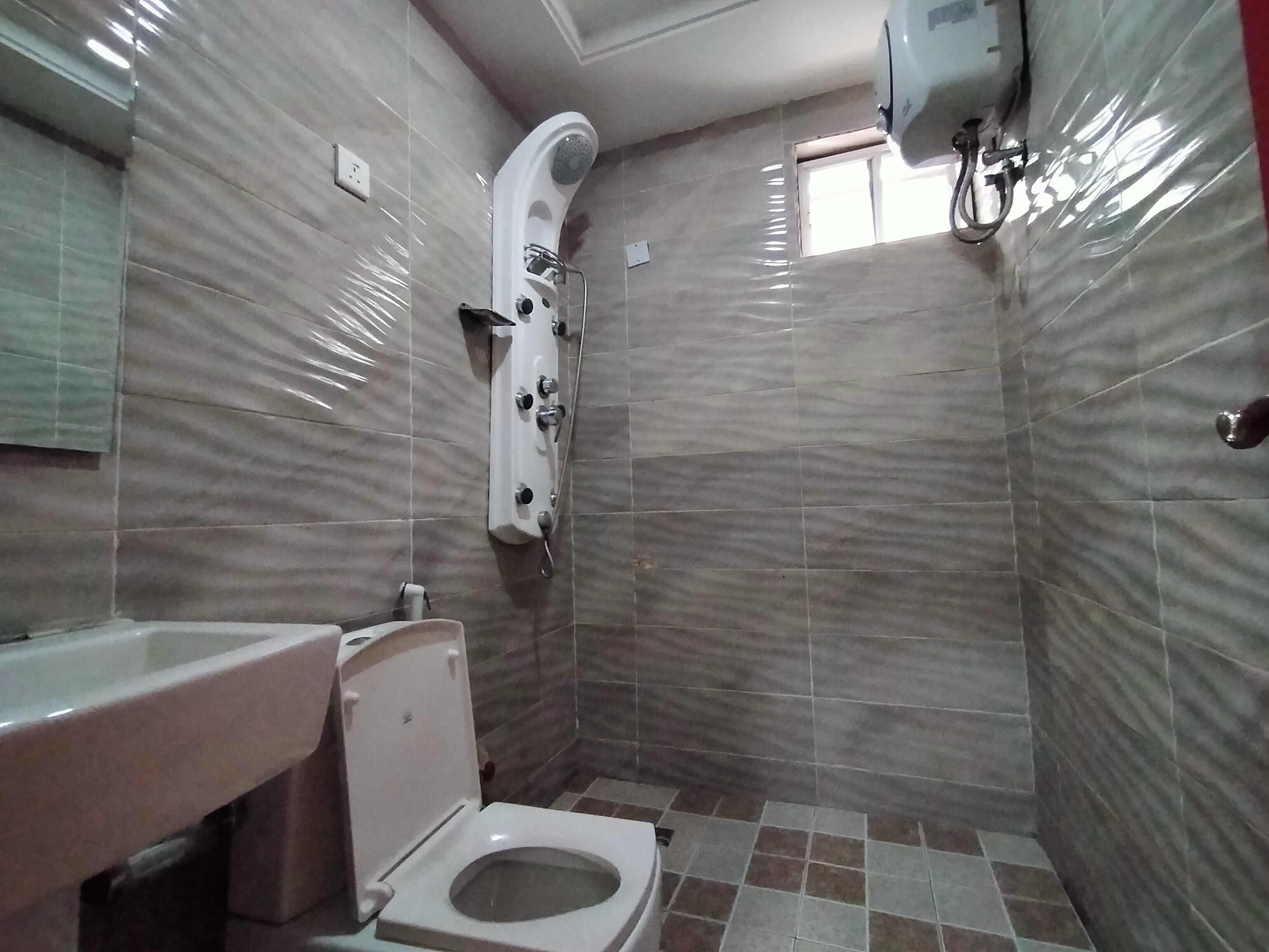 Standard Room, 1 Double Bed, Non Smoking | Bathroom | Combined shower/tub, deep soaking tub, towels