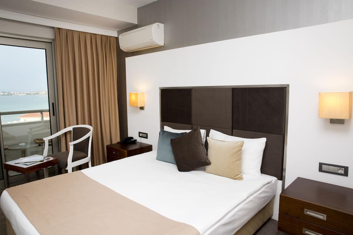 Habitación estándar, vista al mar | Sábanas de algodón egipcio y ropa de cama de alta calidad
