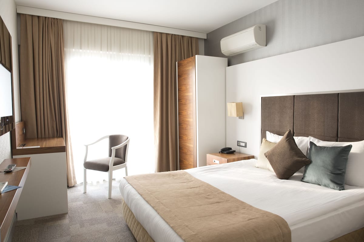 Habitación estándar, 1 cama matrimonial, para no fumadores | Sábanas de algodón egipcio y ropa de cama de alta calidad