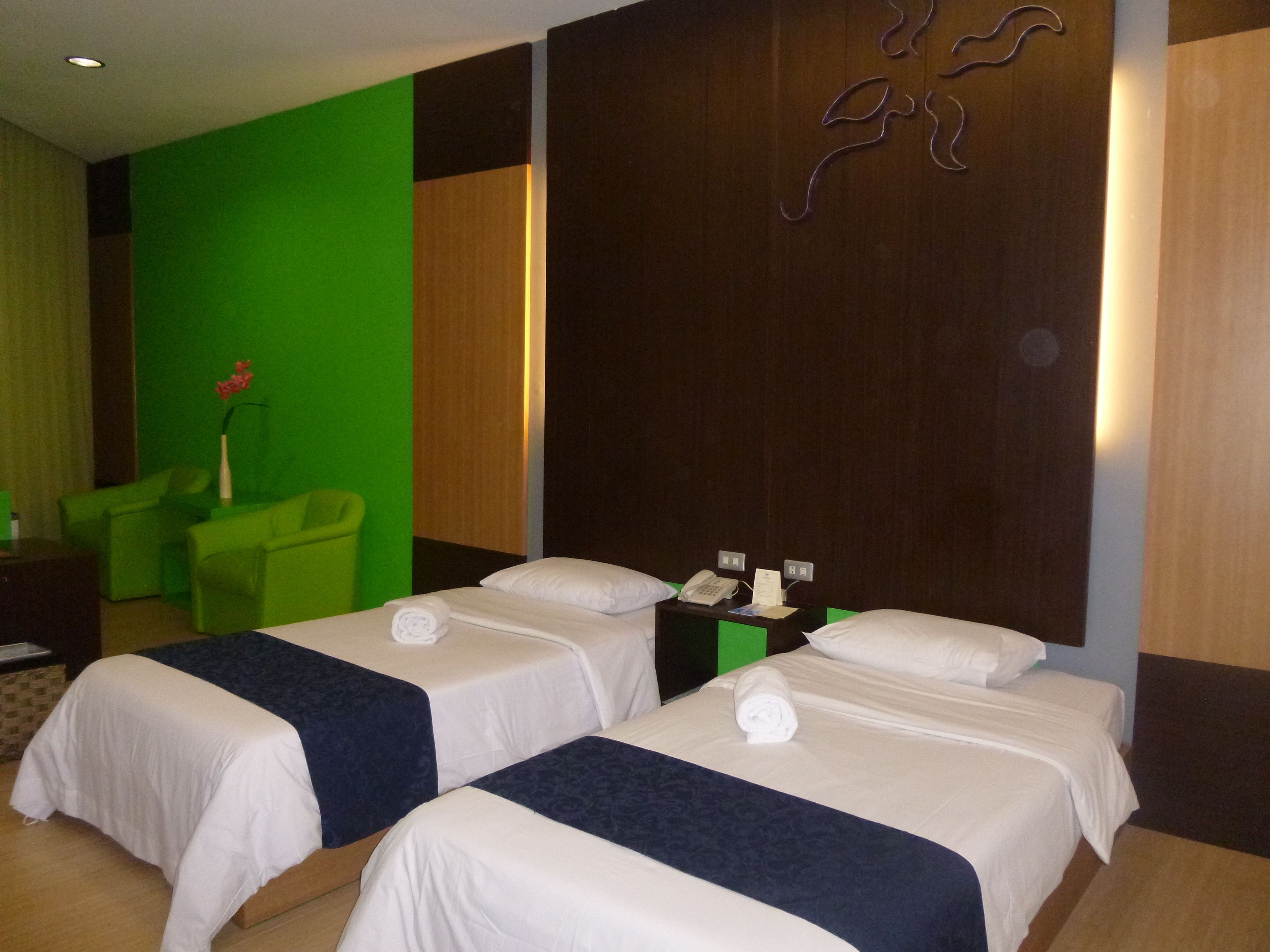 Doccia, soffione a pioggia, set di cortesia gratuito, pantofole