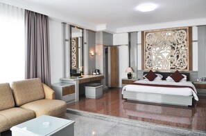 Suite Royale, fumeurs | Bureau, rideaux occultants, chambres insonorisées, Wi-Fi gratuit