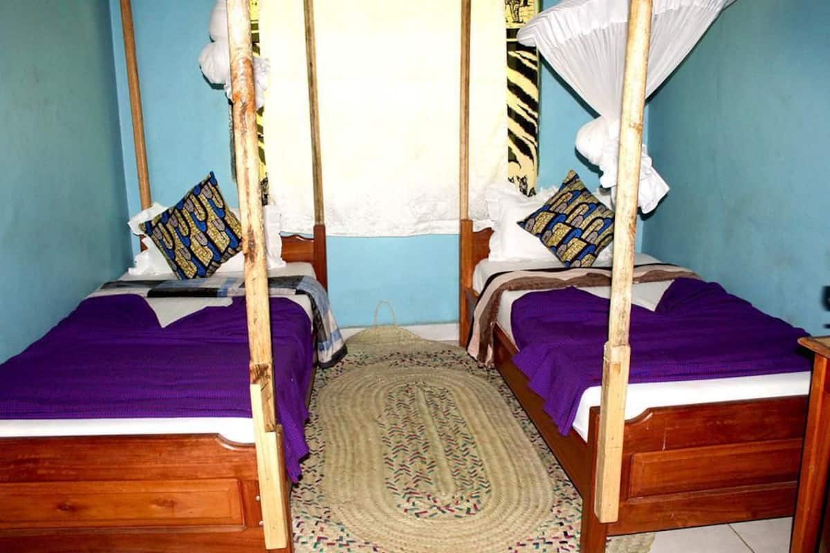Comfort Double Room | Desk, blackout curtains, iron/ironing board, free WiFi