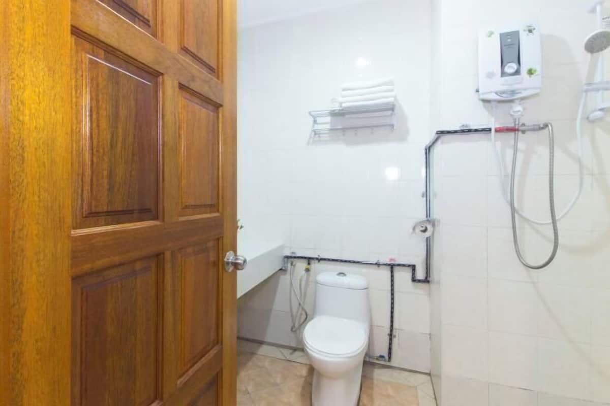 Baño | Ducha, artículos de higiene personal gratuitos, bidé y toallas