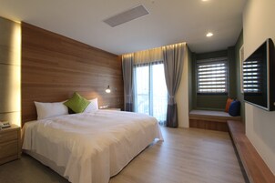 Desk, blackout drapes, free WiFi, bed sheets