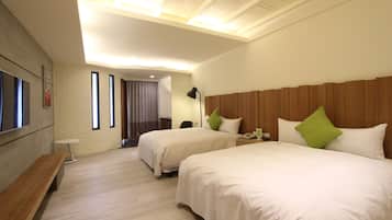 Escritorio, cortinas opacas, wifi gratis y ropa de cama