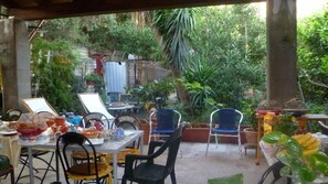 รับประทานอาหารกลางแจ้ง