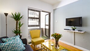 Appartamento Comfort, 1 letto queen, non fumatori | Area soggiorno | TV a schermo piatto