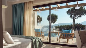 Suite, privat basseng | Minibar, safe på rommet, skrivebord og lydisolert