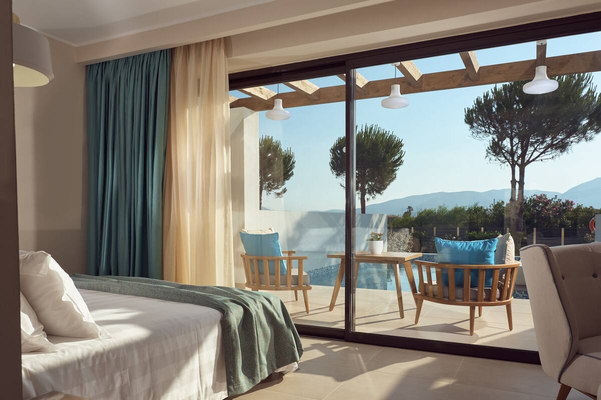 Suite, Private Pool | Minibar, in-room safe, desk, soundproofing