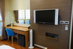 Desk, blackout curtains, soundproofing, rollaway beds - Imari (Hualien City)