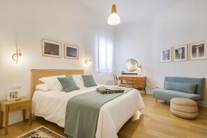 1 habitación, tabla de planchar con plancha, wifi gratis y ropa de cama 