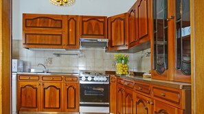 Apartment, 2 Bedrooms | Private kitchen