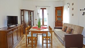 Apartamento, 2 quartos | Opções para refeição no quarto