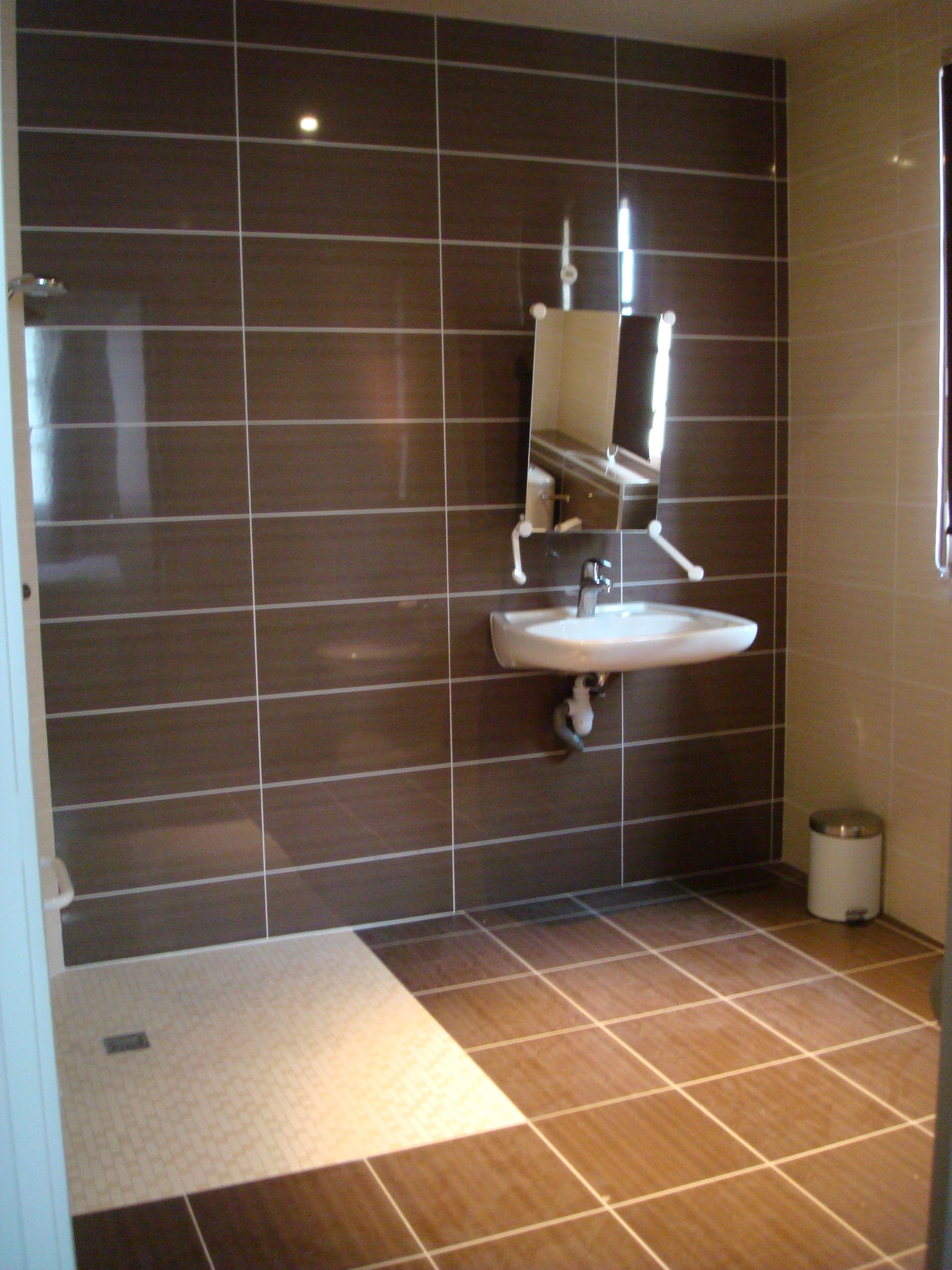 double room | bathroom | free toiletries, hair dryer, towels