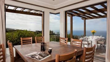 Casa Deluxe, 4 habitaciones, no fumadores, vistas al mar | Sala de estar | Una televisión de plasma, una chimenea
