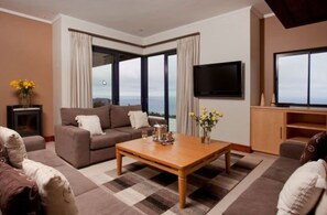 Deluxe House, 4 Bedrooms, Non Smoking, Sea View | Living area | Plasma TV, fireplace - 1 Squarerigger (Knysna)