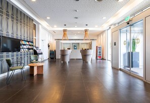 Lobby - B&B Hotel Lully 3 Lakes (Lully)