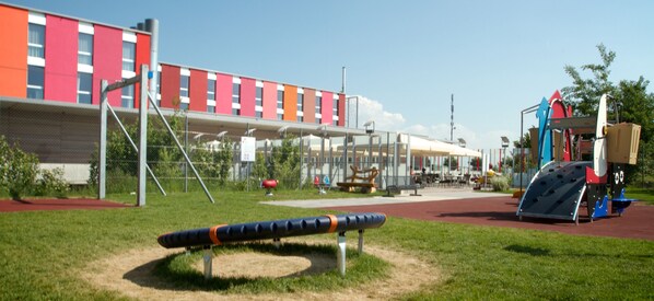 Children's play area - outdoor - B&B Hotel Lully 3 Lakes (Lully)