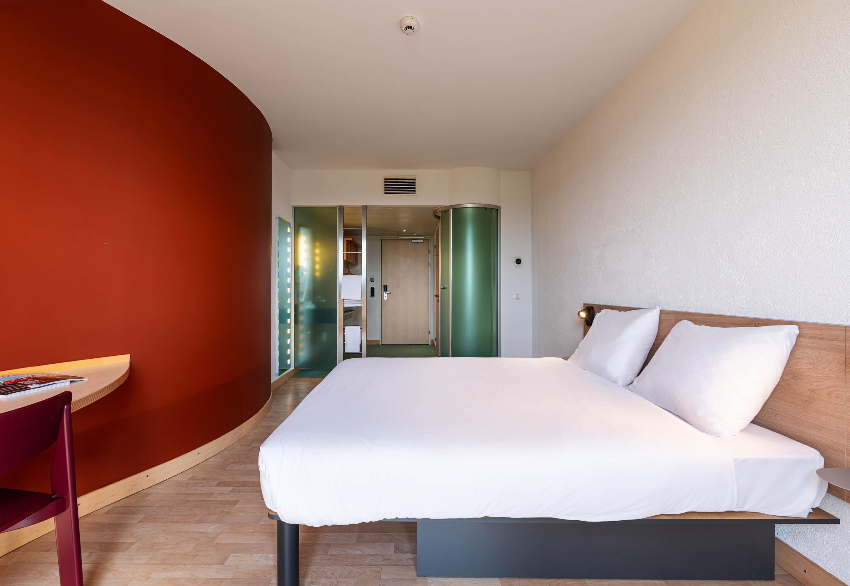 Double Room | Premium bedding, in-room safe, desk, blackout drapes