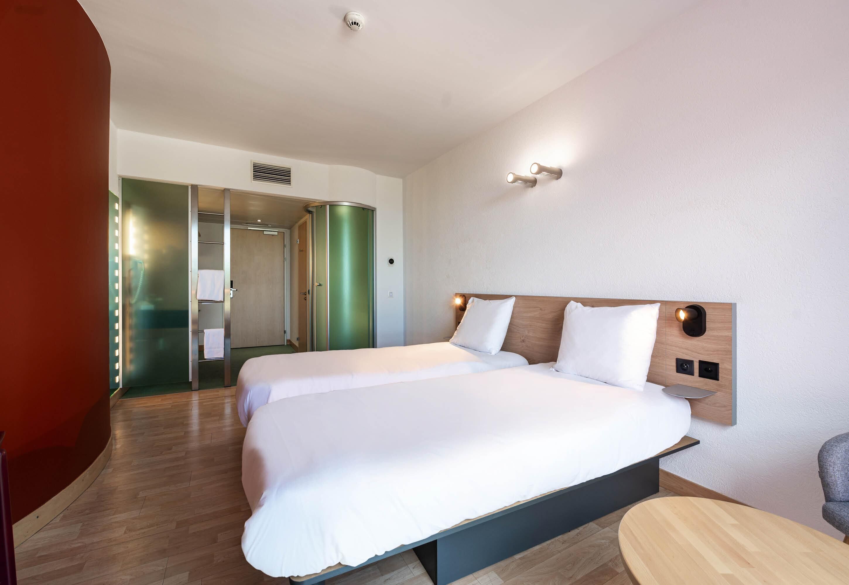 Twin Room | Premium bedding, in-room safe, desk, blackout drapes