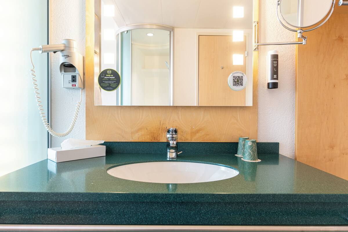 premium bedding, in-room safe, desk, blackout curtains