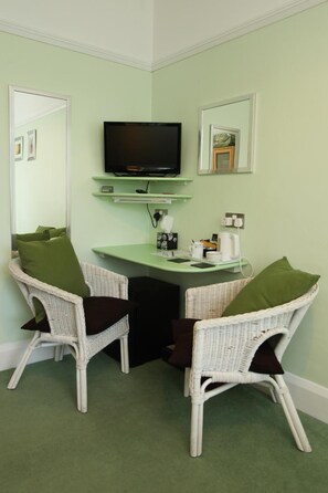 Luxe beddengoed, een minibar, verduisterende gordijnen