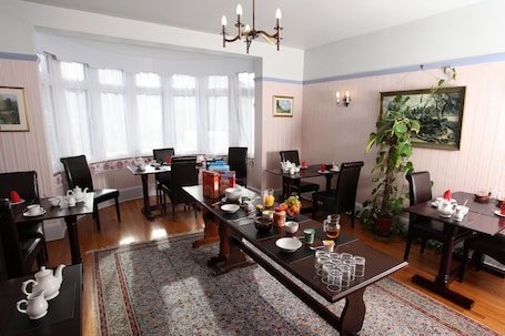 Desayuno buffet todos los días (con cargo). Cranston House