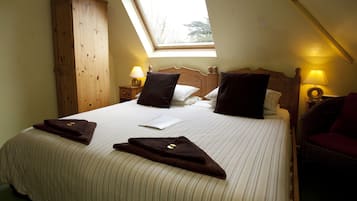 Super King Room, Ensuite, Non Smoking | Minibar, blackout curtains, iron/ironing board, free WiFi