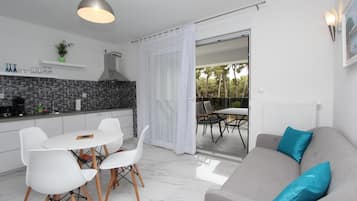 Apartemen, 2 kamar tidur | Area keluarga | TV