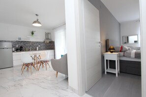 公寓, 2 間臥室 | 起居區 | 電視