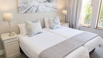 Comfort Villa, 4 Bedrooms, Non Smoking, Partial Ocean View | Living area | Plasma TV, fireplace