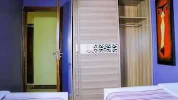 Comfort Triple Room, 3 Bedrooms | 4 bedrooms, iron/ironing board, free WiFi, bed sheets