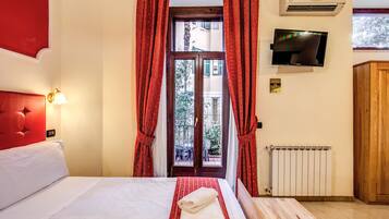 1 Schlafzimmer, hochwertige Bettwaren, Minibar, Schreibtisch