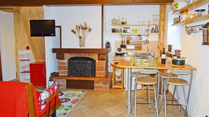 Apartment | Essbereich im Zimmer