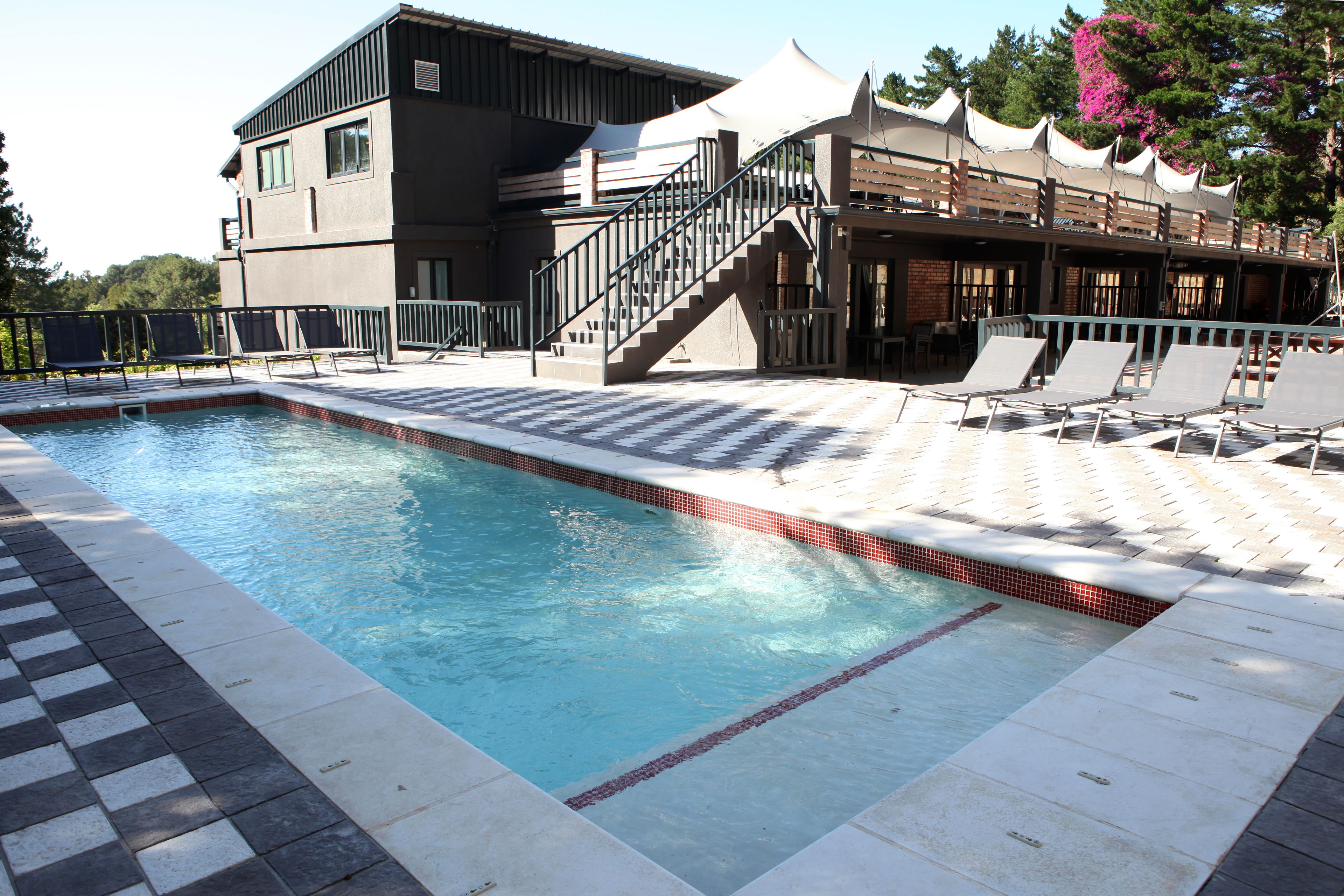 2 piscinas al aire libre, sombrillas, sillones reclinables de piscina