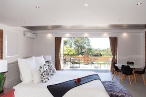 Chambre Exclusive, 1 très grand lit, non-fumeurs, vue montagne | Minibar, coffres-forts dans les chambres, bureau