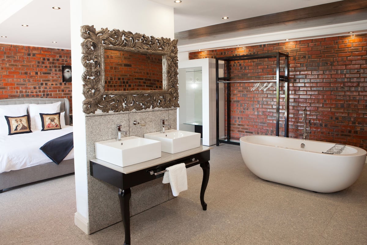 Superior Suite, Non Smoking | Minibar, in-room safe, desk, laptop workspace