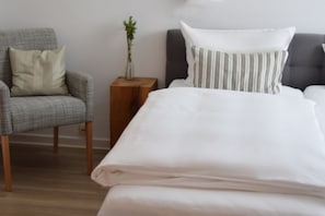In-room safe, desk, blackout drapes, free WiFi - Forellenhof Poggel (Eslohe)