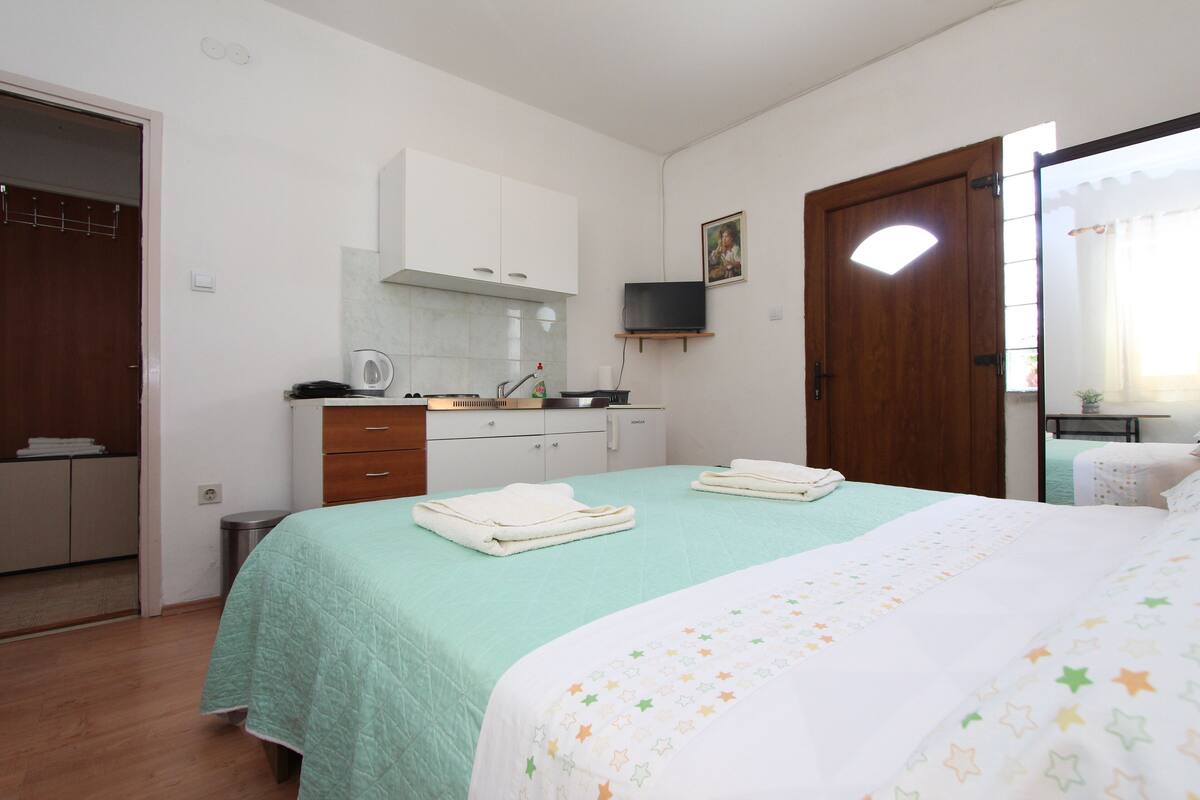 Studio, Terrace | Private kitchen | Coffee/tea maker, fridge, microwave, stovetop