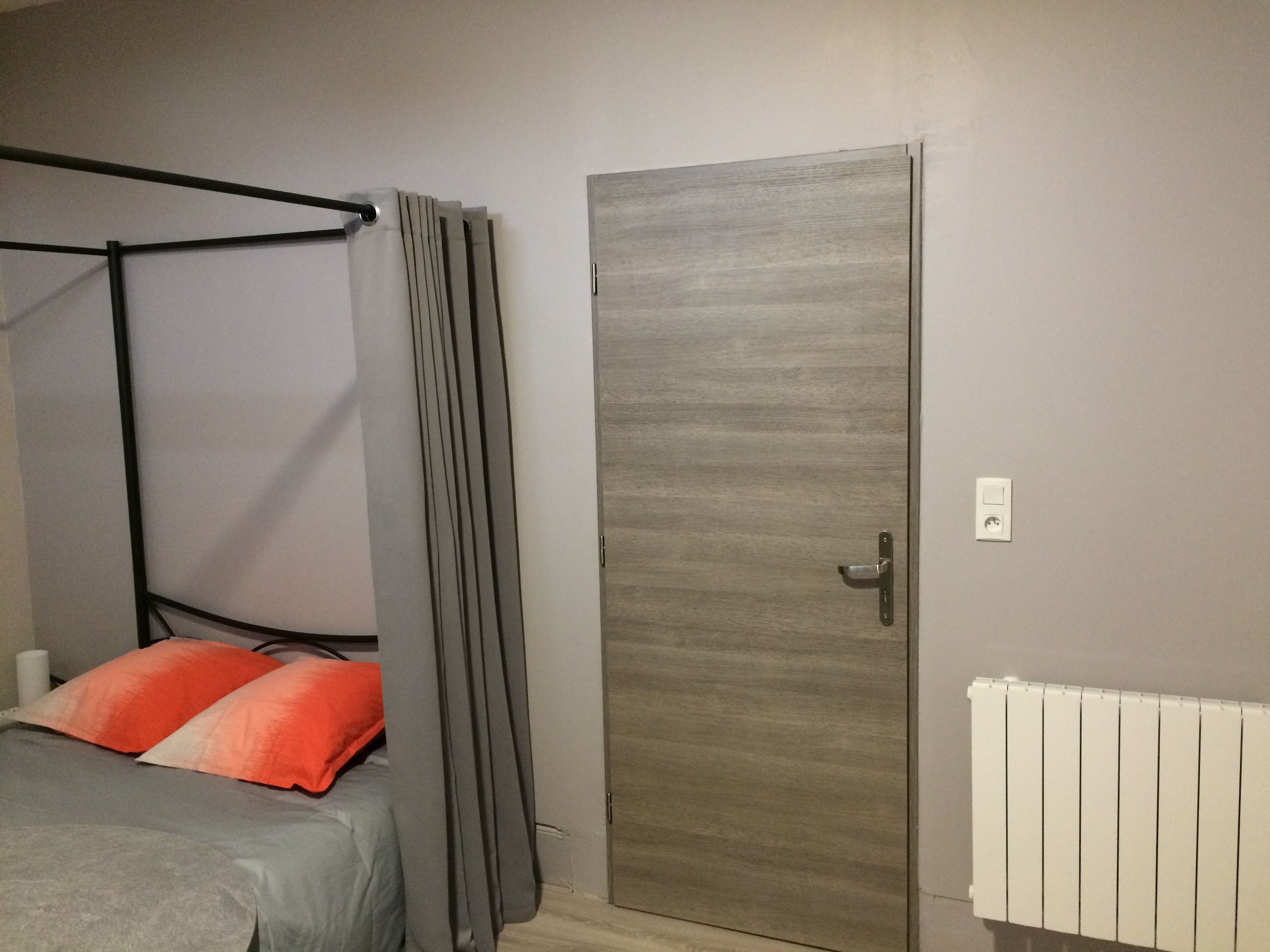 Studio, 1 tweepersoonsbed, kitchenette, op benedenverdieping | 1 slaapkamer, een laptopwerkplek, verduisterende gordijnen, gratis wifi