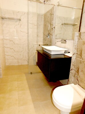 Luxury Suite, Multiple Beds, Smoking, Hill View | Bathroom | Shower, free toiletries, hair dryer, slippers