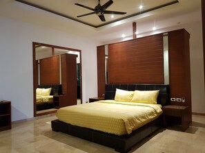 3-Bedroom House | Een kluis op de kamer, verduisterende gordijnen, geluiddichte muren