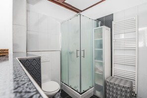Bathroom - Slovenian House Vida (Ljubljana)