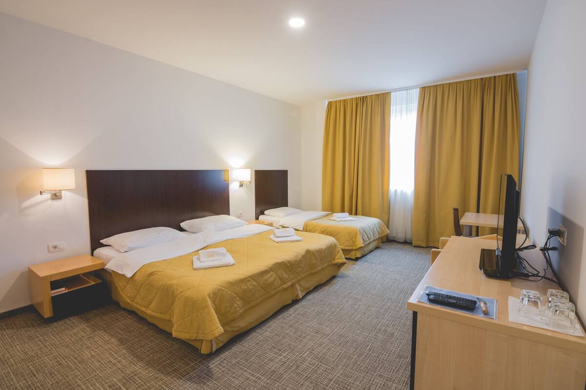 Minibar, wifi gratis y ropa de cama